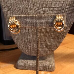 Gold tone twirl earrings, gorgeous!  Lot Shirley